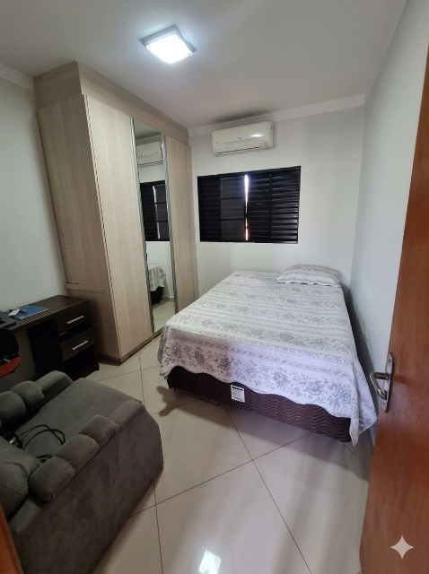 Casa no jardim Paranapunga