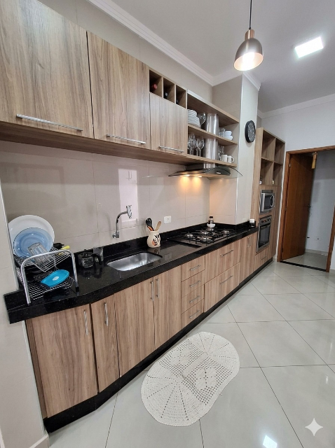 Casa no jardim Paranapunga