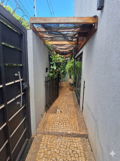 Casa no jardim Paranapunga