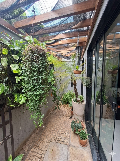 Casa no jardim Paranapunga
