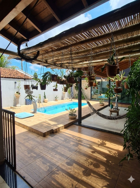 Casa no jardim Paranapunga