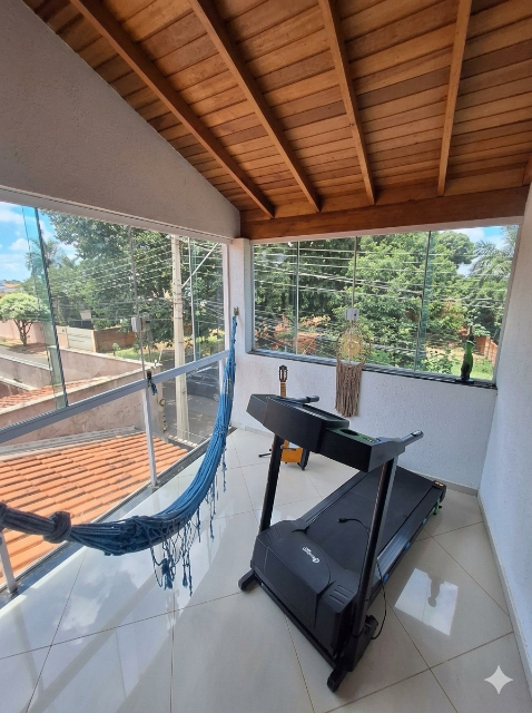 Casa no jardim Paranapunga