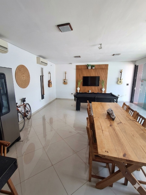Casa no jardim Paranapunga